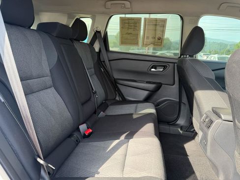 Used 2025 Nissan Rogue SV AWD/4WD image 18