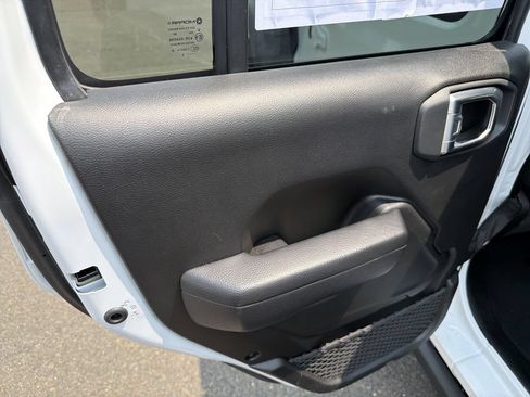 Used 2023 Jeep Wrangler Unlimited Rubicon 4xe w/ Cold Weather Group AWD/4WD image 13