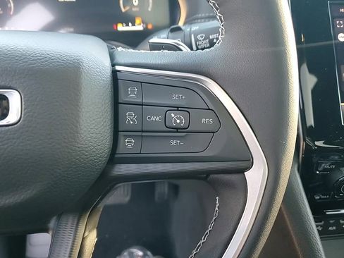 New 2025 Jeep Grand Cherokee Laredo X w/ Luxury Tech Group I image 15