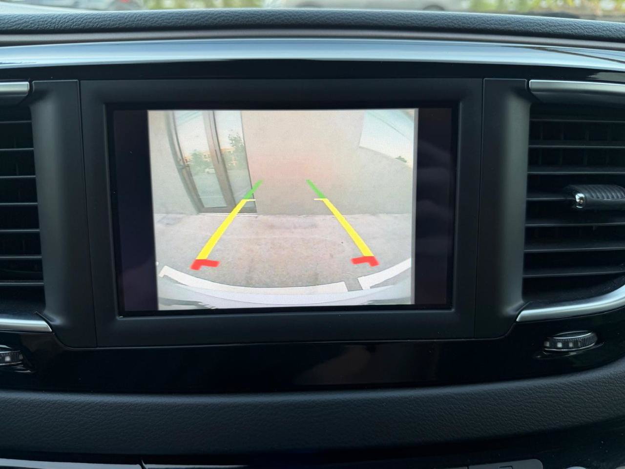 Used 2018 Chrysler Pacifica LX FWD image 16