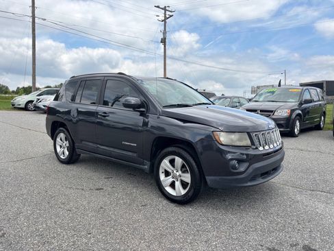 Used 2014 Jeep Compass Latitude image 1