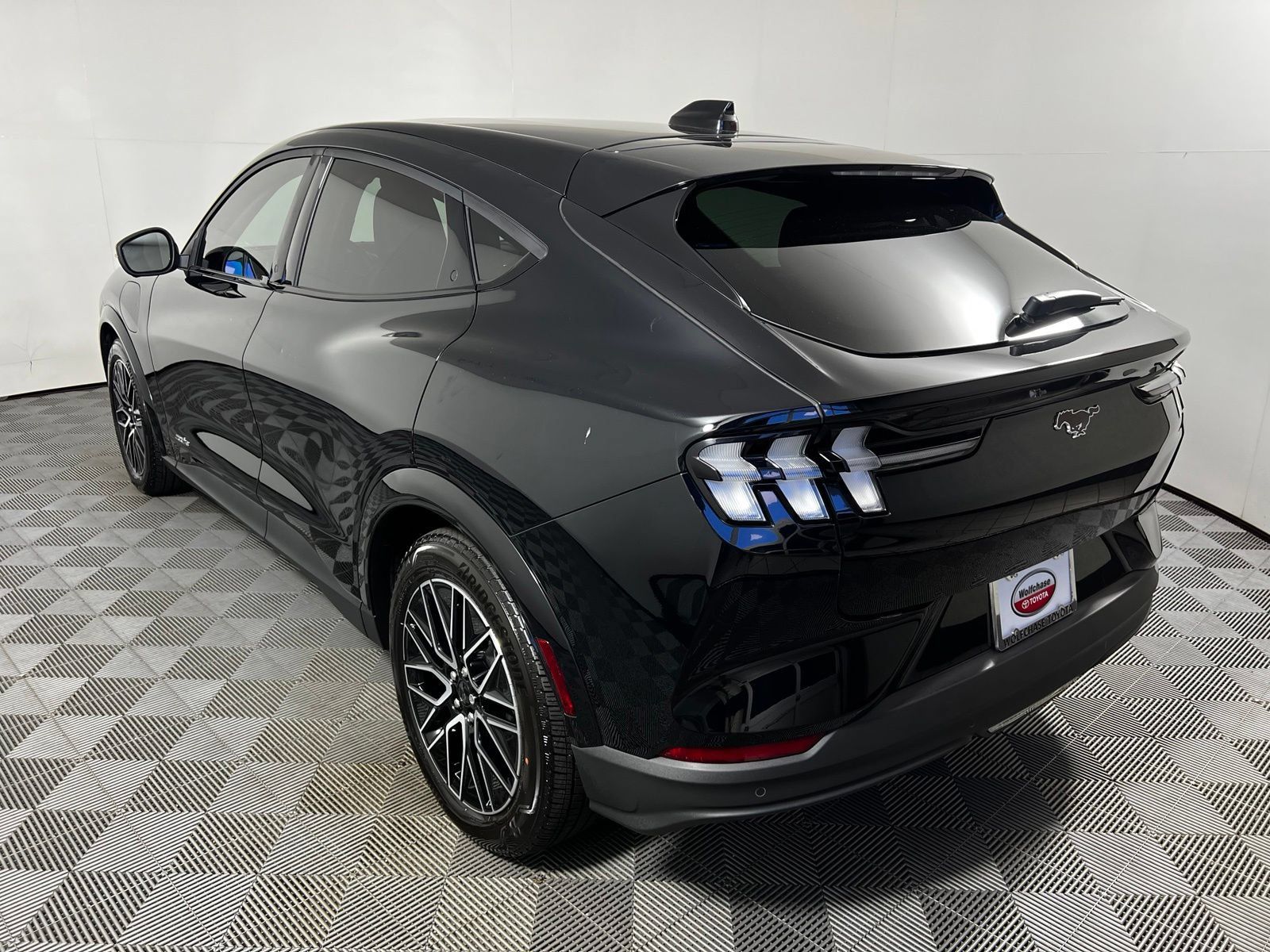 Used 2025 Ford Mustang Mach-E Premium RWD image 7