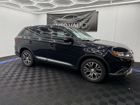Used 2017 Mitsubishi Outlander SE FWD image 2