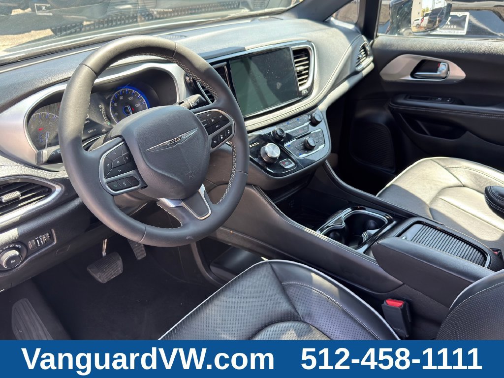 Used 2026 Chrysler Pacifica Limited FWD image 10