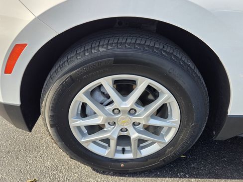 Used 2023 Chevrolet Equinox LT FWD image 18