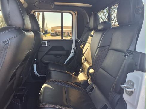 Used 2022 Jeep Gladiator Overland image 18