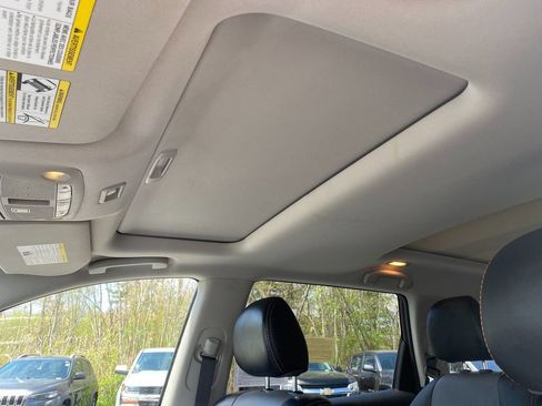 Used 2020 Nissan Pathfinder SL AWD/4WD image 24