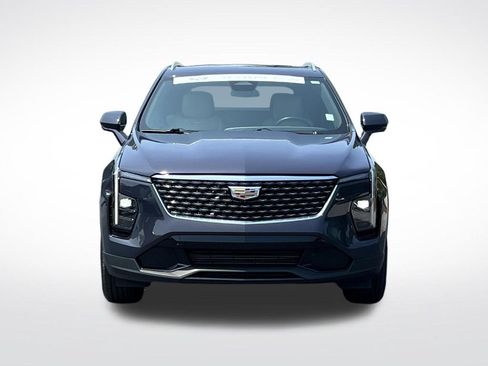 Used 2025 Cadillac XT4 Premium Luxury FWD image 2