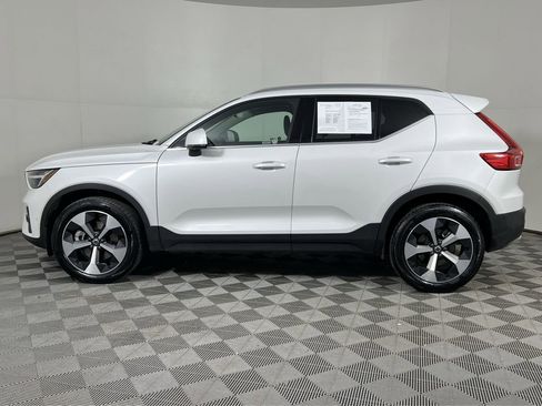 Certified 2025 Volvo XC40 B5 Plus image 7