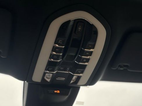 Used 2023 Porsche Macan image 41