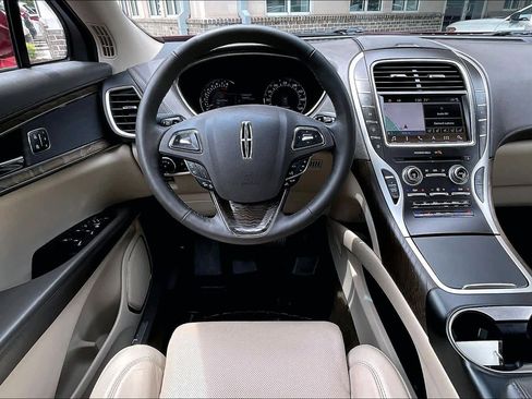 Used 2018 Lincoln MKX Reserve w/ Driver Assistance Package FWD image 6
