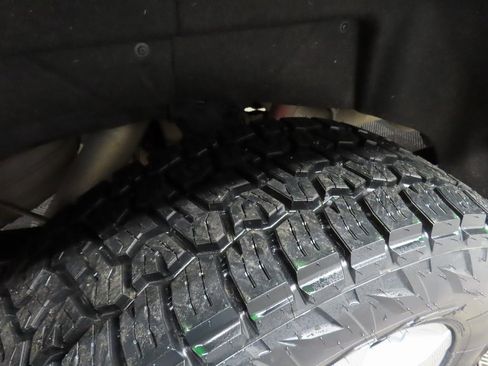 Used 2020 Chevrolet Silverado 2500 LTZ w/ LTZ Premium Package image 38