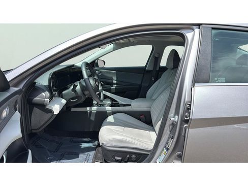 Used 2025 Hyundai Elantra Limited FWD image 10