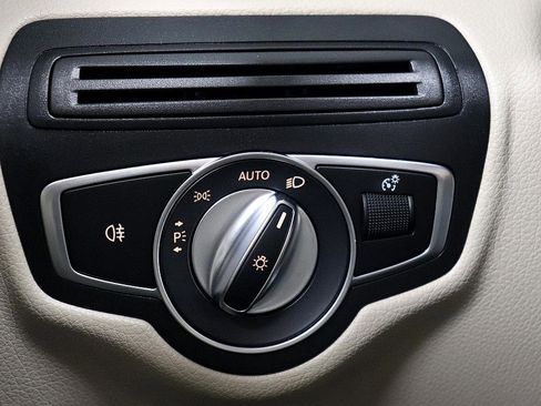 Used 2019 Mercedes-Benz GLC 300 image 35