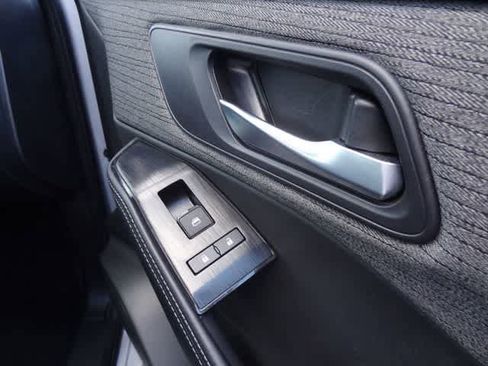 Used 2023 Nissan Rogue SV image 25