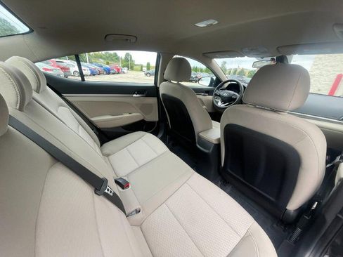 Used 2020 Hyundai Elantra SE w/ Cargo Package (C1) image 9
