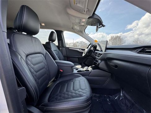 Used 2023 Ford Escape Platinum w/ Premium Technology Package image 17
