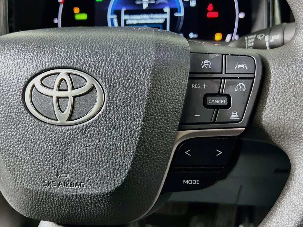 Used 2025 Toyota Camry LE w/ Convenience Package FWD image 17