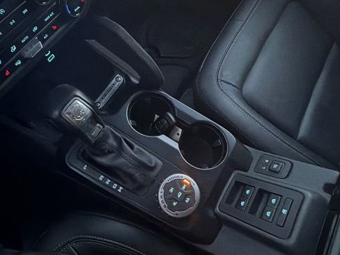 Used 2025 Ford Bronco Badlands image 36