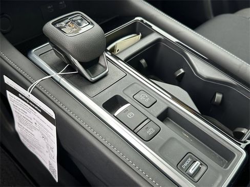 Certified 2025 Nissan Pathfinder SV w/ SV Premium Package image 32