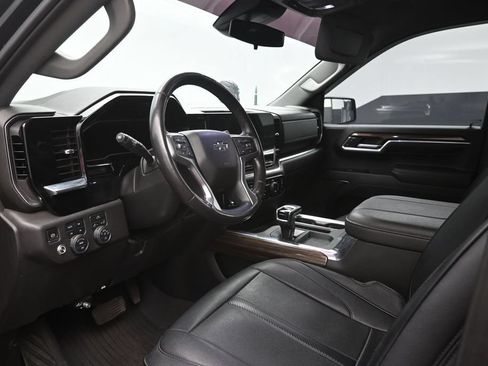 Used 2023 Chevrolet Silverado 1500 LT Trail Boss w/ LPO, Dark Essentials Package AWD/4WD image 19