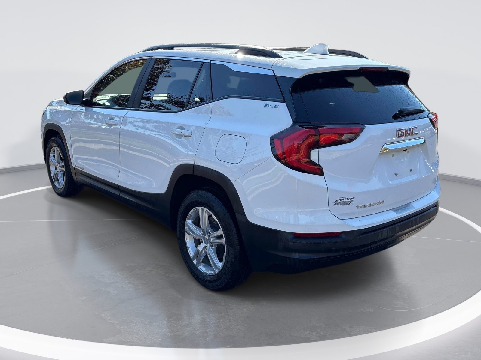Used 2021 GMC Terrain SLE w/ Driver Convenience Package FWD image 6