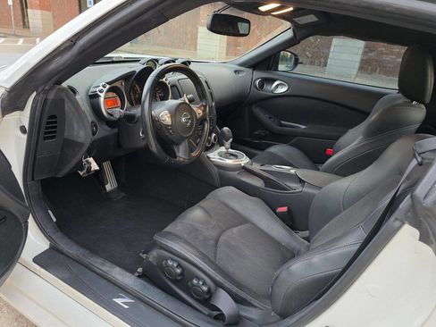 Used 2011 Nissan 370Z Touring image 13