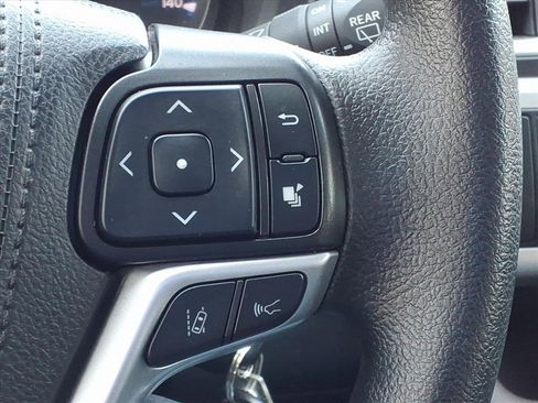 Used 2019 Toyota Highlander LE image 25