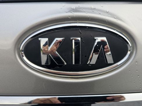 Used 2013 Kia Sorento LX w/ Convenience Pkg image 24