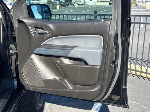 Used 2019 Chevrolet Colorado Z71 w/ Z71 Midnight Edition image 15