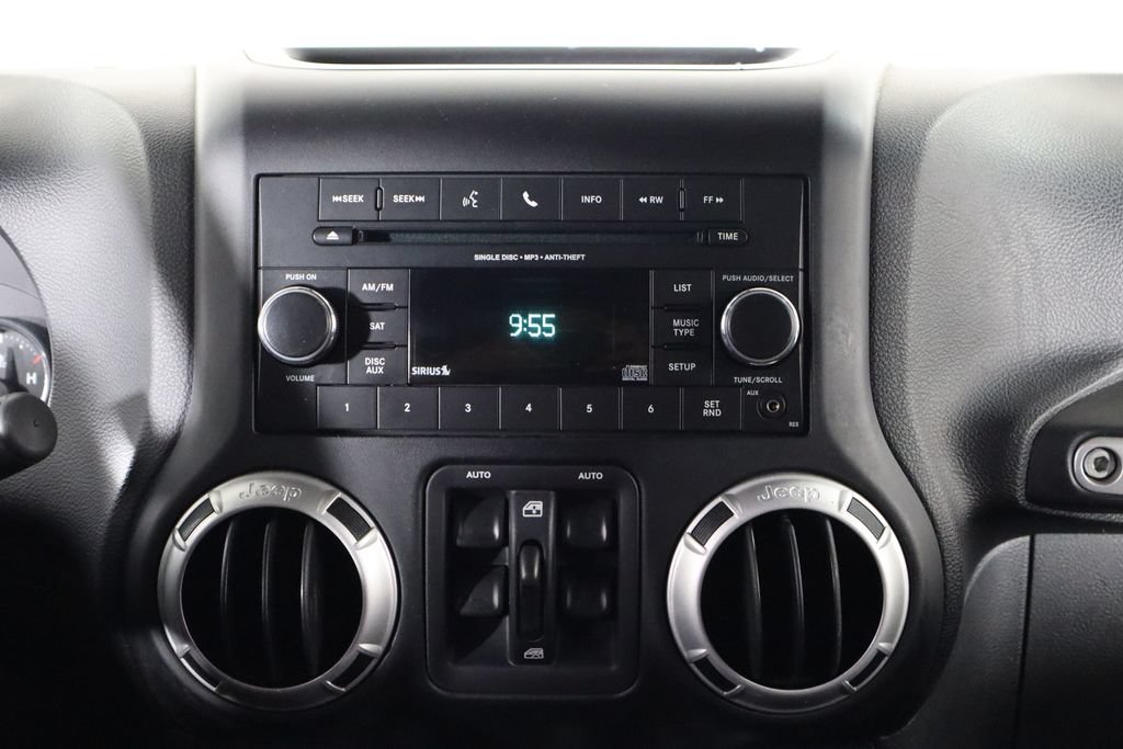 Used 2014 Jeep Wrangler Unlimited Sahara w/ Max Tow Package AWD/4WD image 23