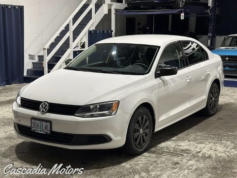 Used 2011 Volkswagen Jetta S FWD image 4