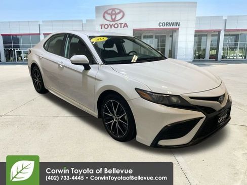 Used 2024 Toyota Camry SE image 2