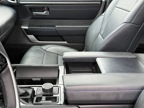 Used 2025 Toyota Sequoia Platinum AWD/4WD image 9