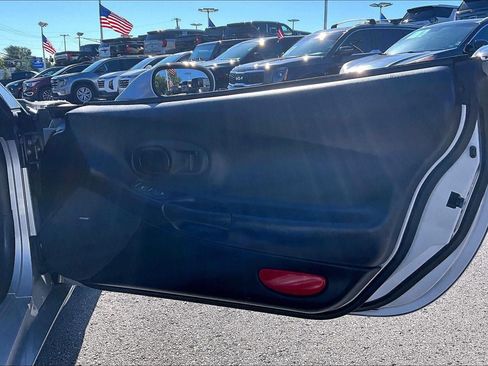 Used 1998 Chevrolet Corvette Convertible w/ Memory Pkg RWD image 19