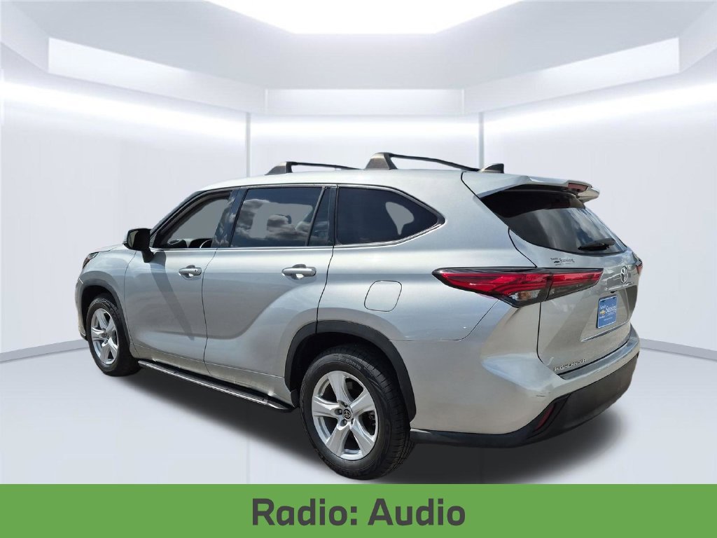 Used 2022 Toyota Highlander L FWD image 4