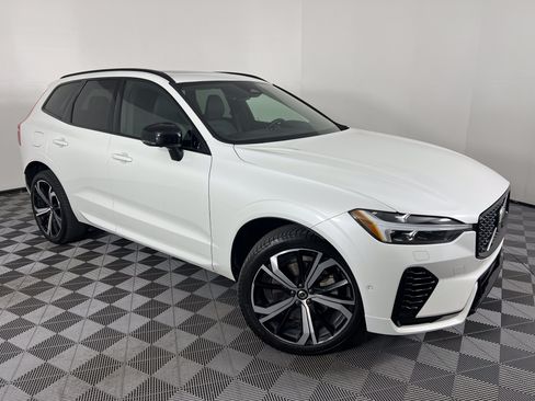 Used 2022 Volvo XC60 T8 R-Design w/ Advanced Package AWD/4WD image 2