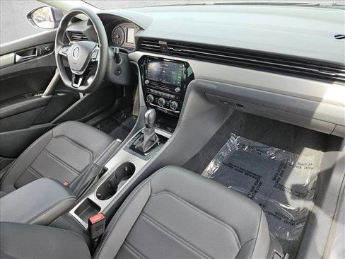 Used 2022 Volkswagen Passat 2.0T SE FWD image 28