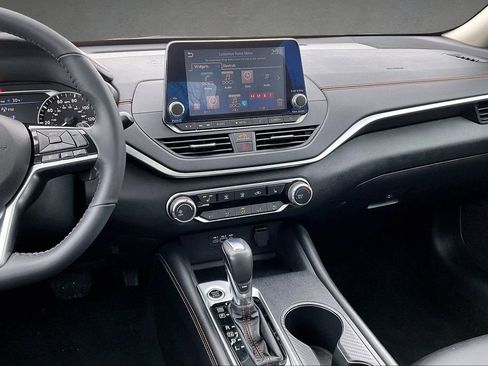 Used 2021 Nissan Altima 2.5 SR w/ SR Premium Package image 9