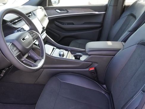 New 2026 Jeep Grand Cherokee Altitude image 18