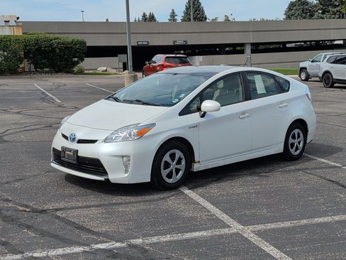 Used 2014 Toyota Prius Three w/ Solar Roof Package FWD image 2