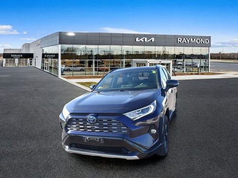 Used 2019 Toyota RAV4 XSE w/ XSE Weather Package AWD/4WD image 7