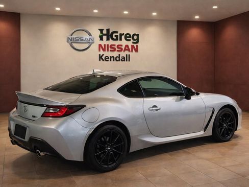 Used 2022 Toyota GR86 Premium RWD image 4
