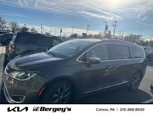 Used 2020 Chrysler Pacifica Limited w/ Tire & Wheel Group image 6