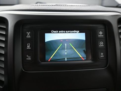 Used 2018 Jeep Cherokee Latitude w/ Safety Group AWD/4WD image 10