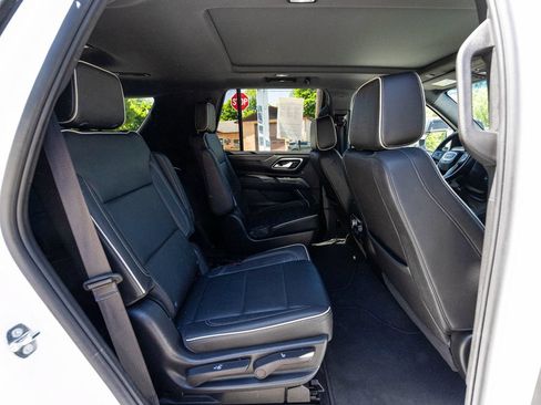 Used 2023 GMC Yukon SLT w/ SLT Luxury Package AWD/4WD image 28