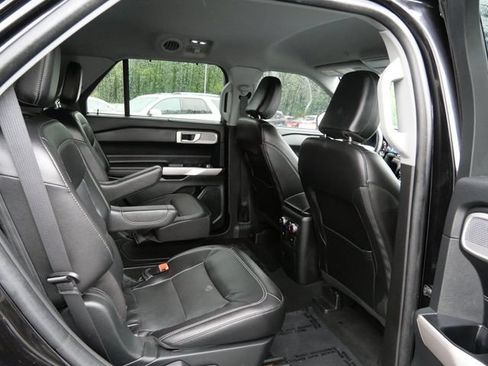 Used 2023 Ford Explorer Limited AWD/4WD image 9