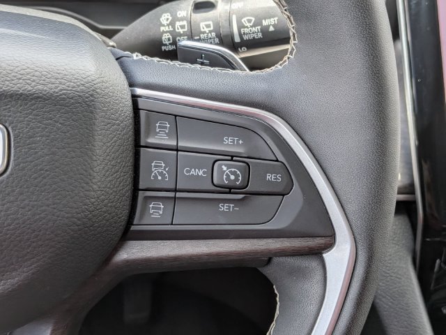 Used 2023 Jeep Grand Cherokee Limited AWD/4WD image 29