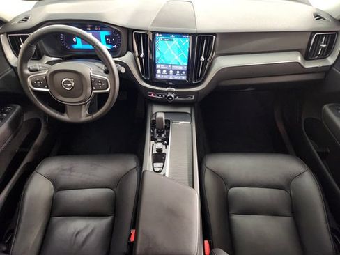Certified 2025 Volvo XC60 B5 Core AWD/4WD image 4