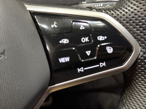 Used 2022 Volkswagen Tiguan SEL R-Line AWD/4WD image 26